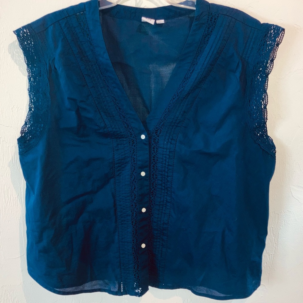 GAP navy top